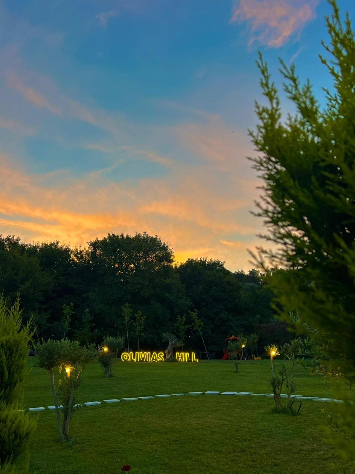 Olivia'S Hill Resort Kryemedhej Ngoại thất bức ảnh