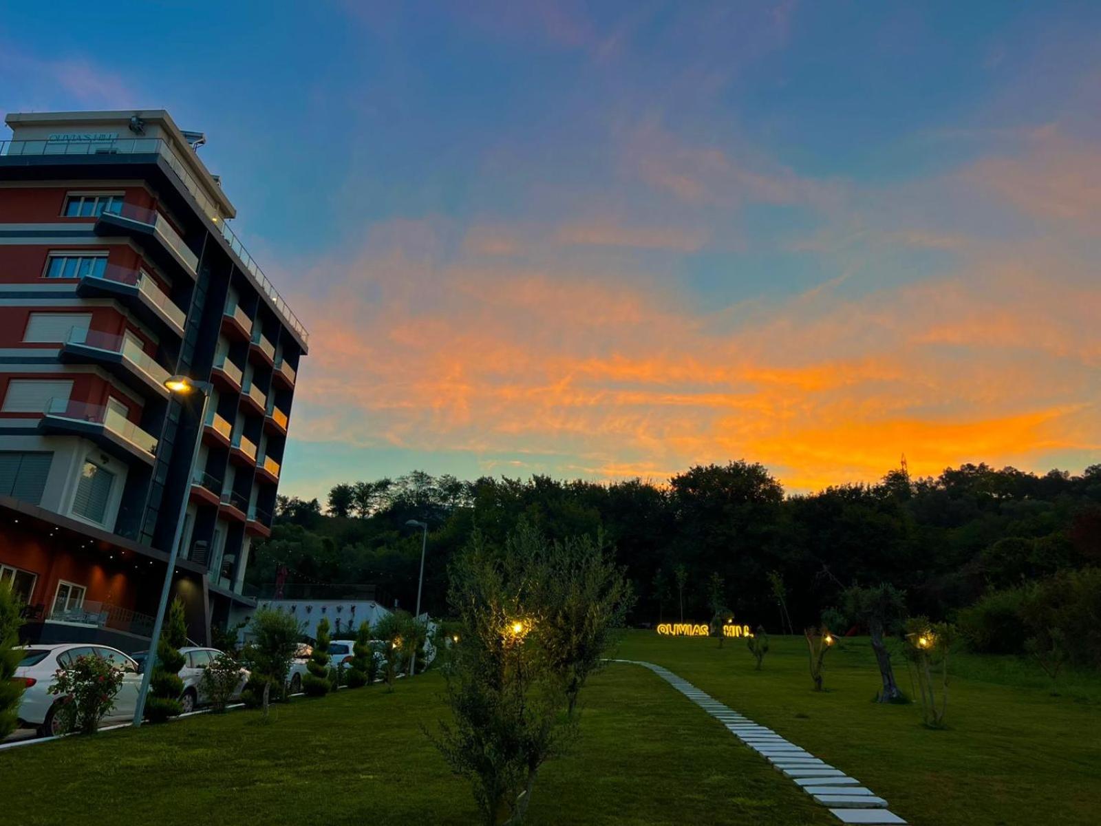 Olivia'S Hill Resort Kryemedhej Ngoại thất bức ảnh