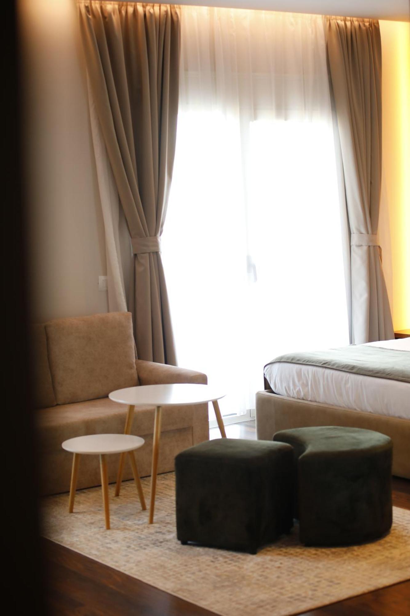 Olivia'S Hill Resort Kryemedhej Ngoại thất bức ảnh